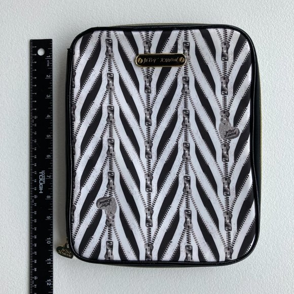 Betsey Johnson Zippered Padded Tablet Travel Case - Picture 4 of 9